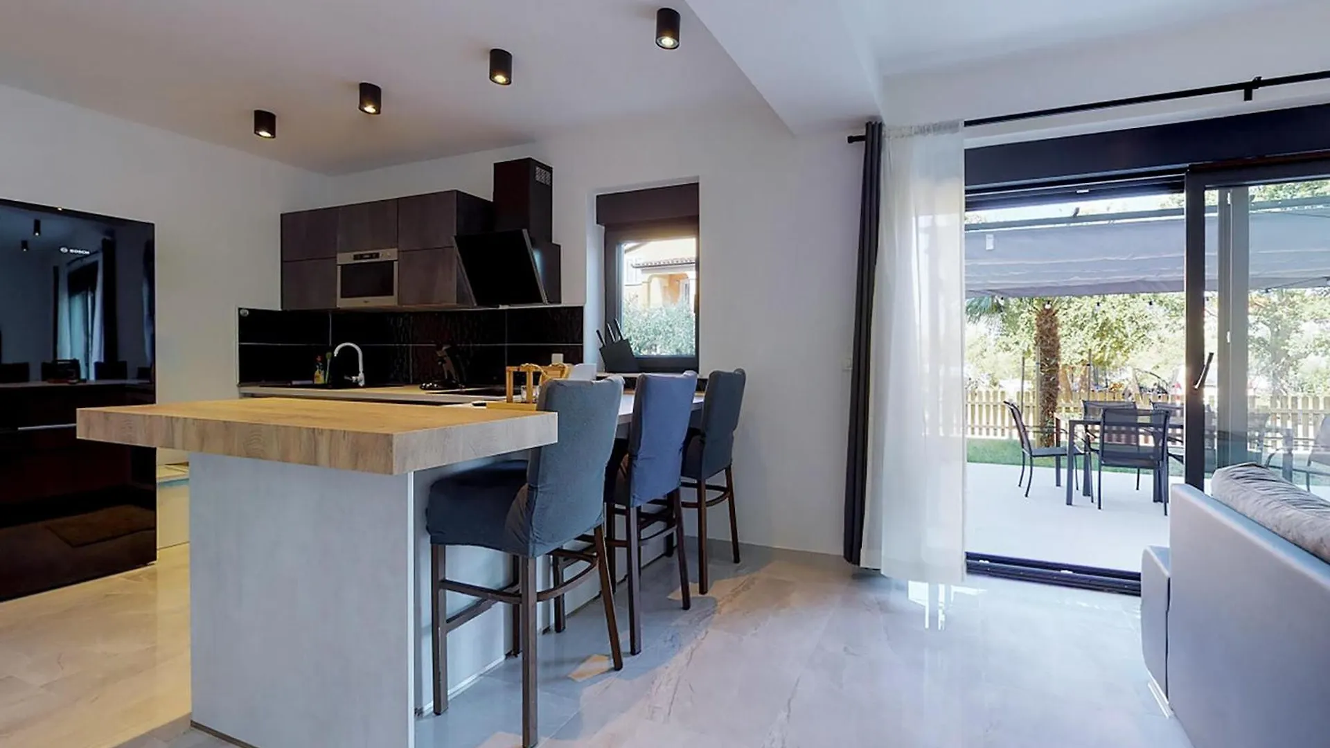 2 Bedroom Lovely Apartment In Drenje