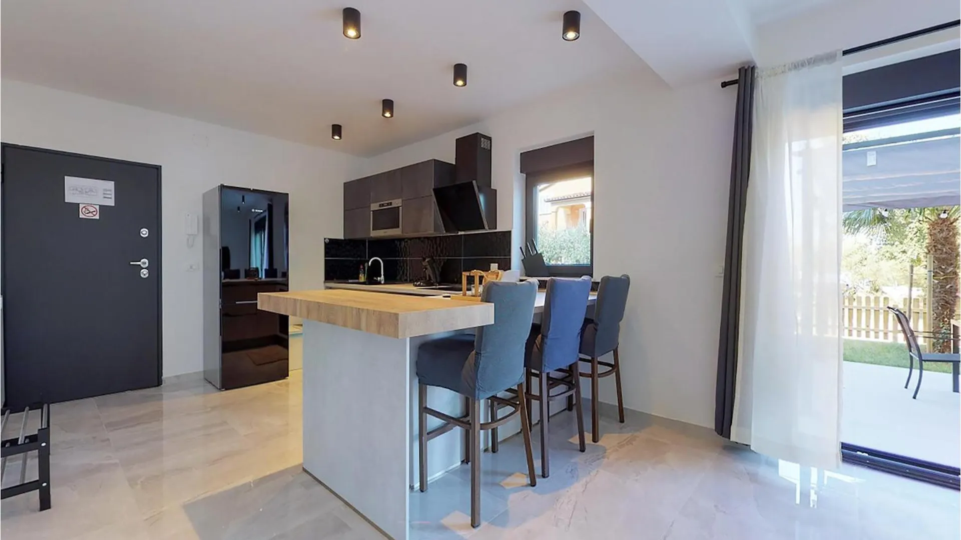 2 Bedroom Lovely Apartment In Drenje